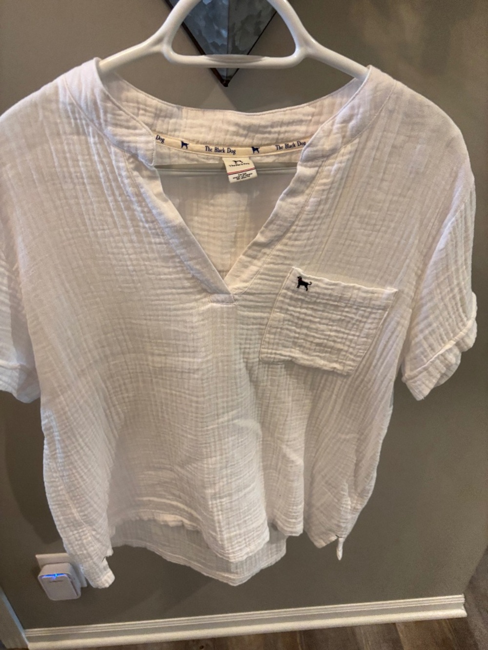 Black Dog shirt, White with black dog detail. Size Large.